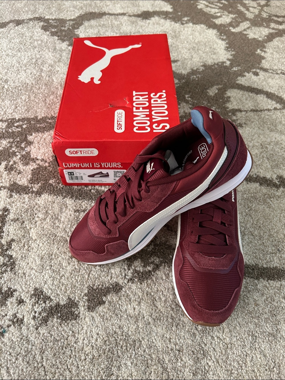 Puma Men’s Maroon Low-Top Sneaker with White Stripe New - Picture 1 of 7